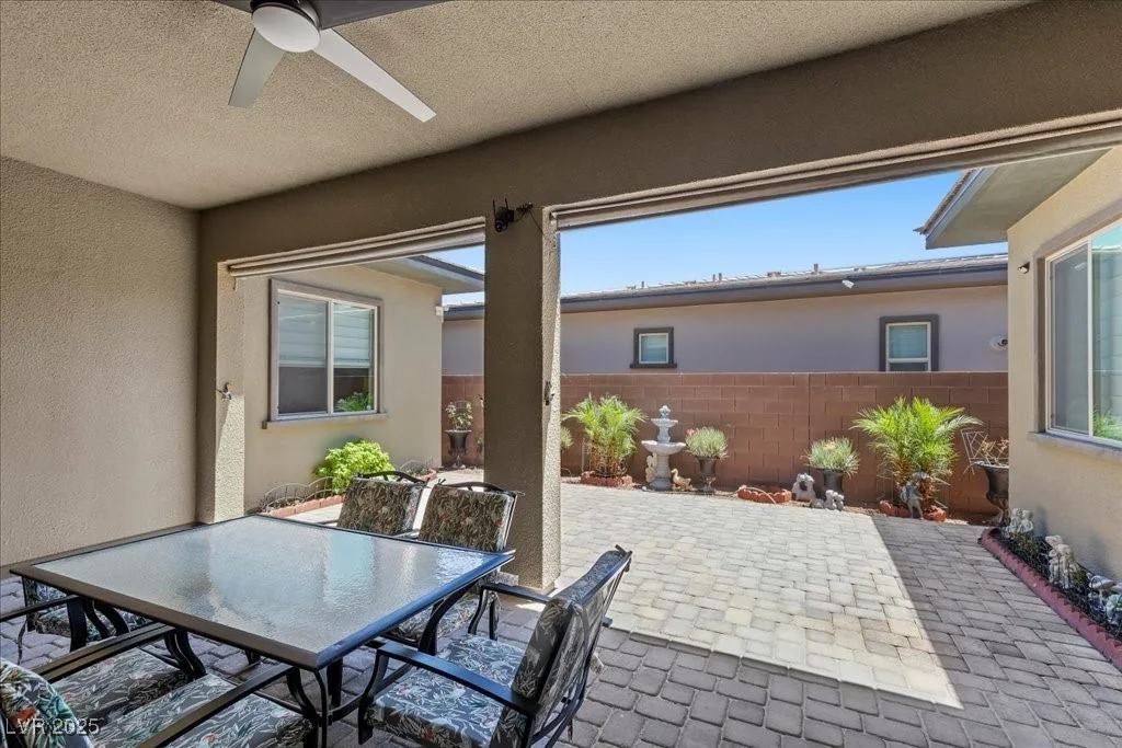 6722 Desert Crimson, Las Vegas, NV 89148