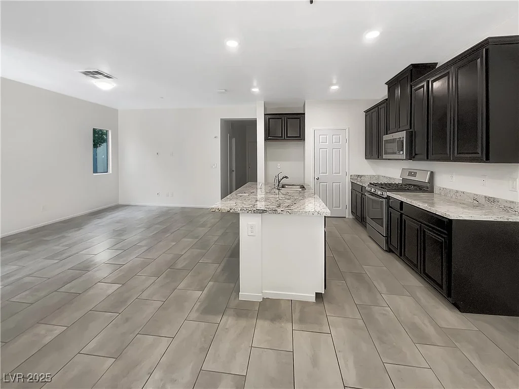 806 Clouded Valley, North Las Vegas, NV 89086