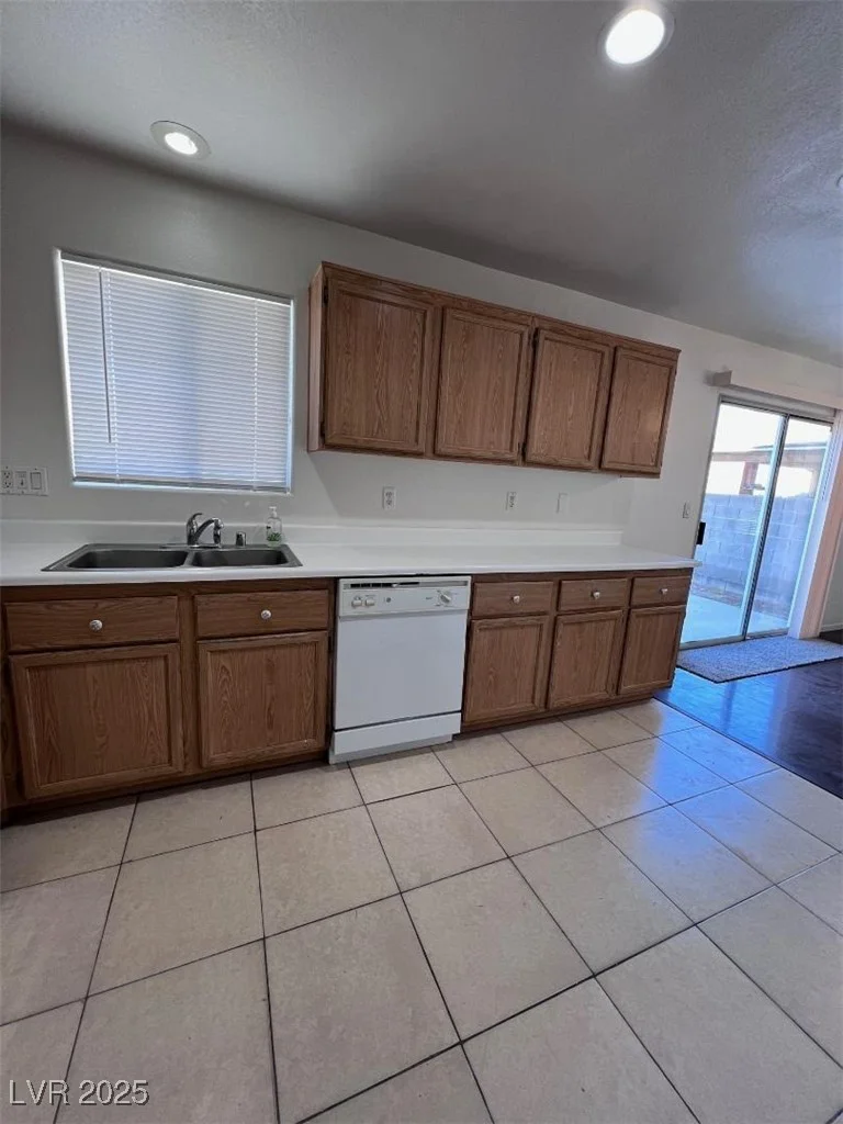 2001 Aspen Dancer, Las Vegas, NV 89108