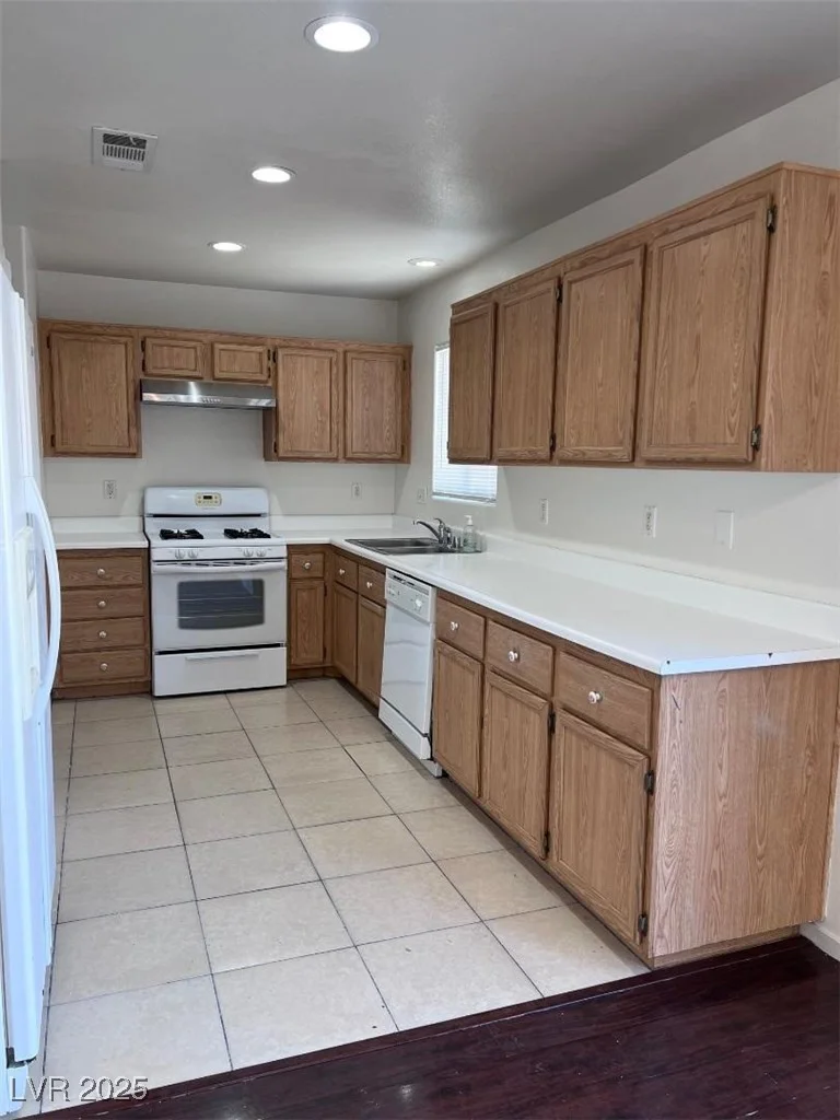 2001 Aspen Dancer, Las Vegas, NV 89108