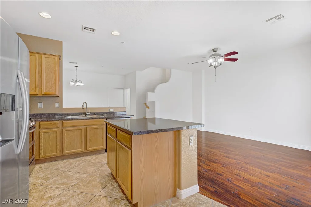 611 White Shark, North Las Vegas, NV 89084