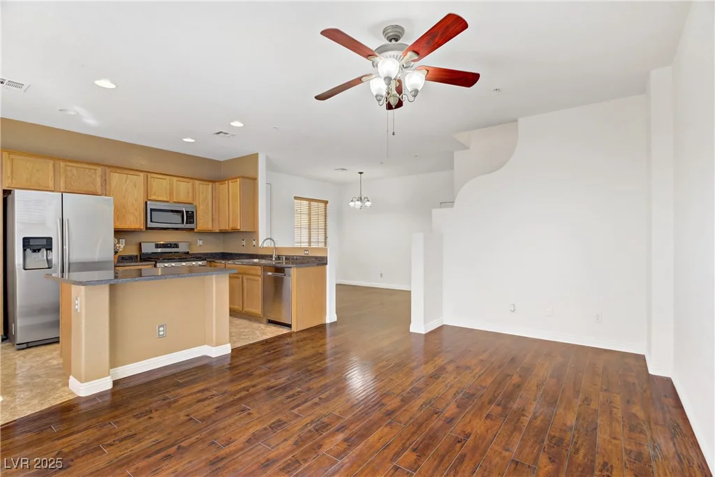 611 White Shark, North Las Vegas, NV 89084