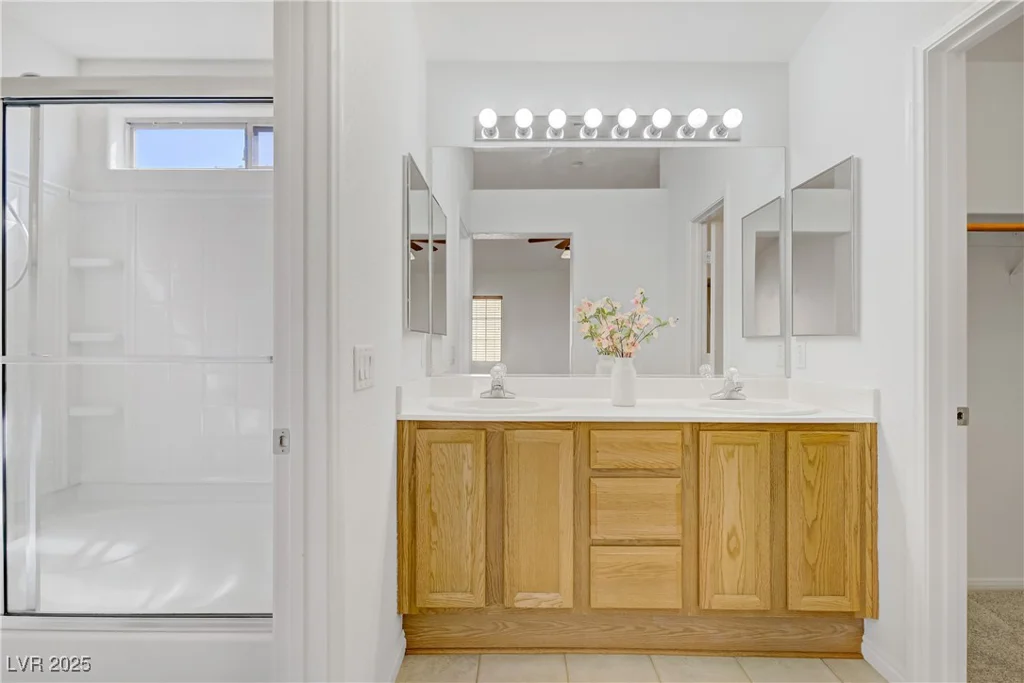 611 White Shark, North Las Vegas, NV 89084