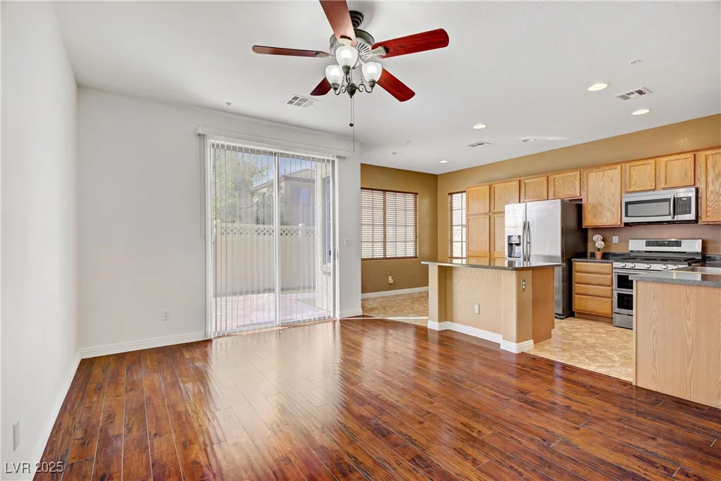 611 White Shark, North Las Vegas, NV 89084