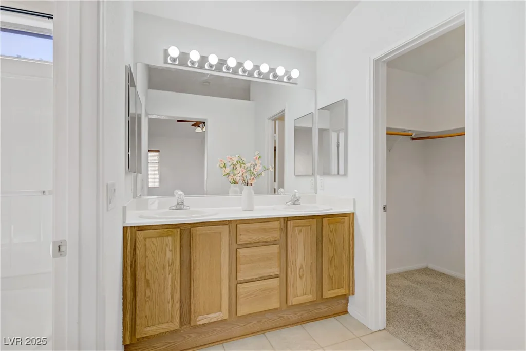 611 White Shark, North Las Vegas, NV 89084