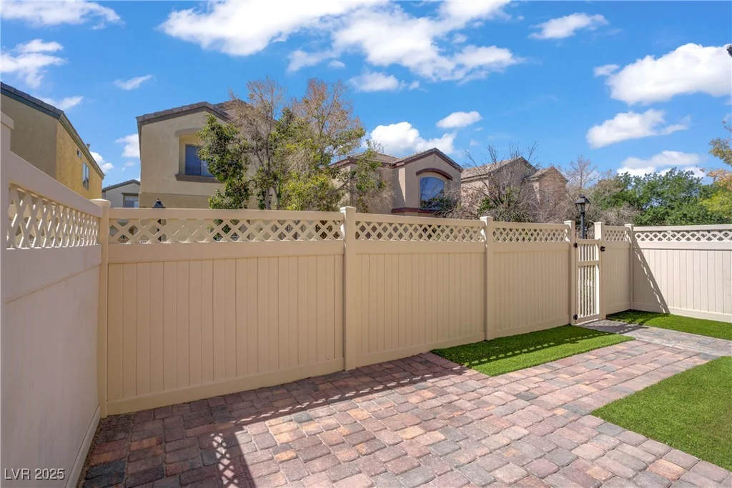 611 White Shark, North Las Vegas, NV 89084