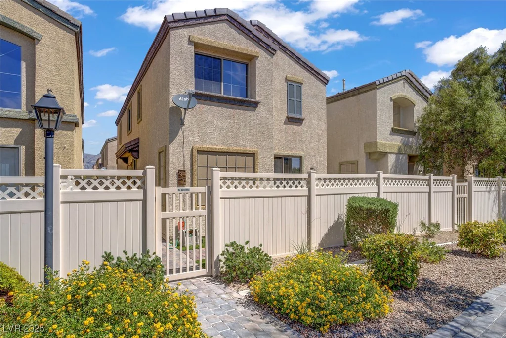 611 White Shark, North Las Vegas, NV 89084
