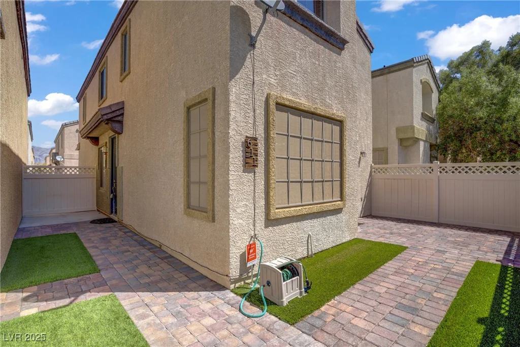 611 White Shark, North Las Vegas, NV 89084