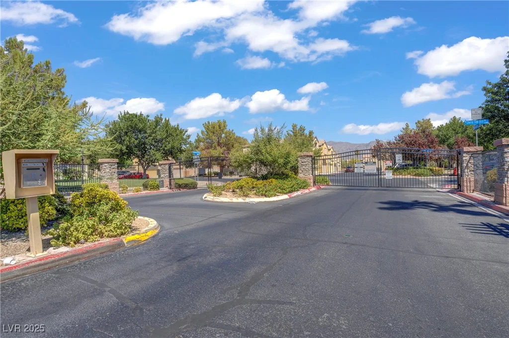 611 White Shark, North Las Vegas, NV 89084