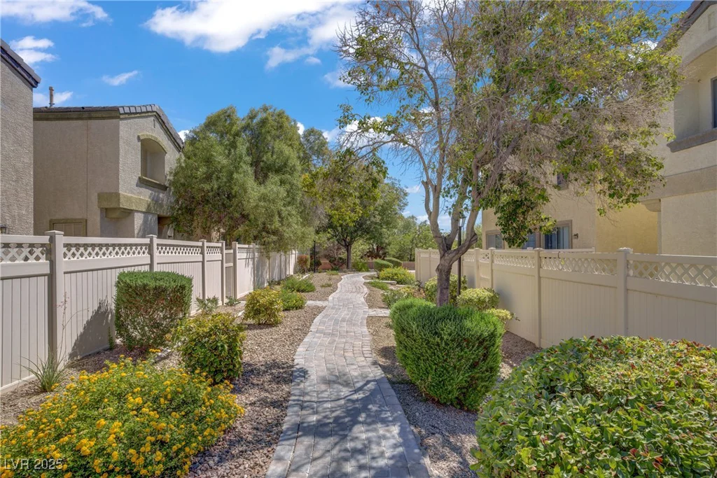 611 White Shark, North Las Vegas, NV 89084
