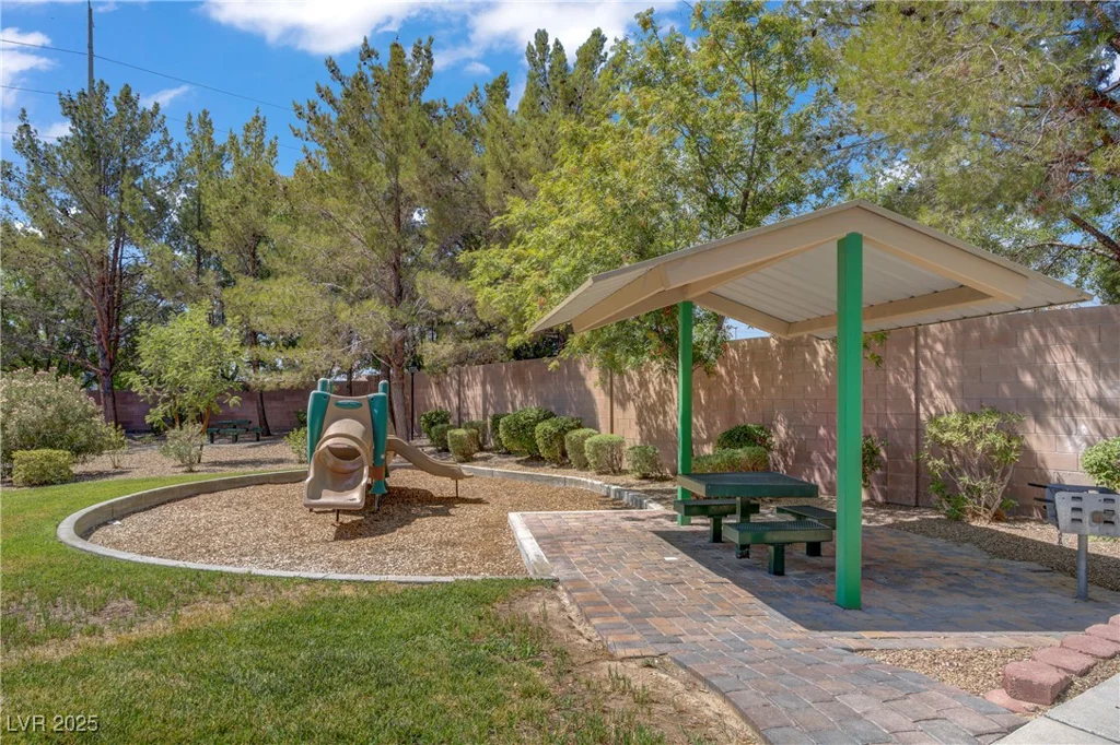 611 White Shark, North Las Vegas, NV 89084