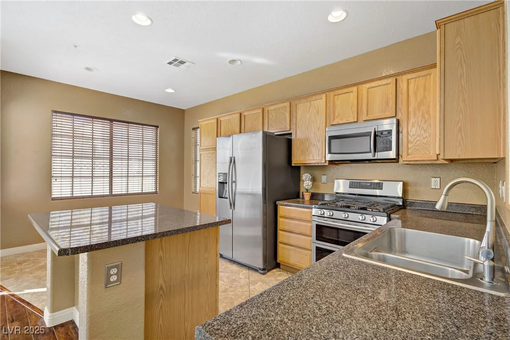 611 White Shark, North Las Vegas, NV 89084