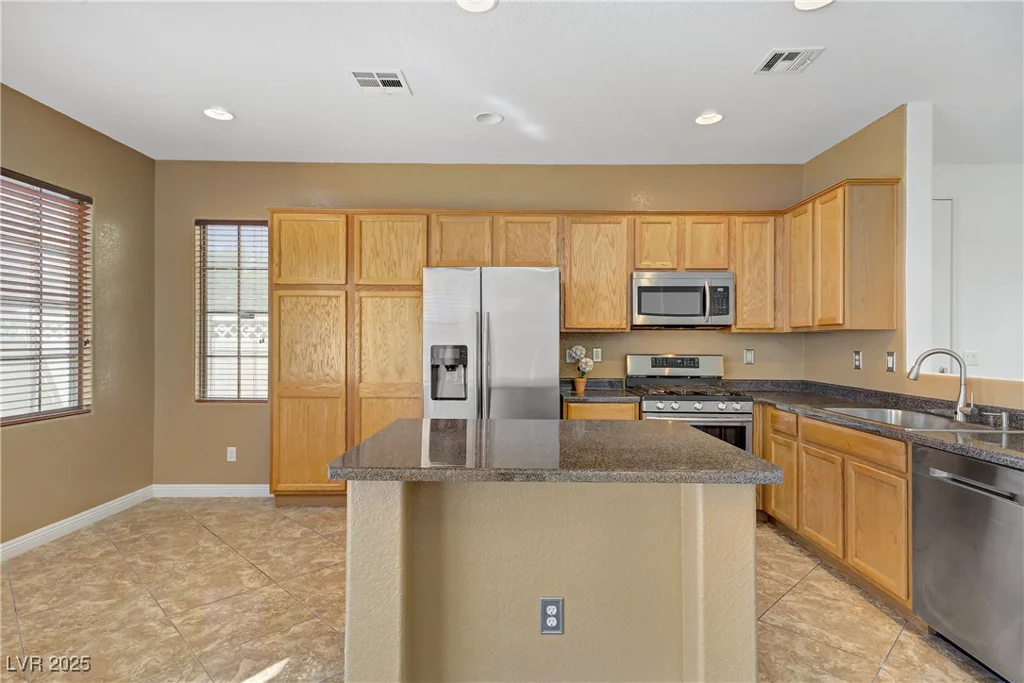 611 White Shark, North Las Vegas, NV 89084