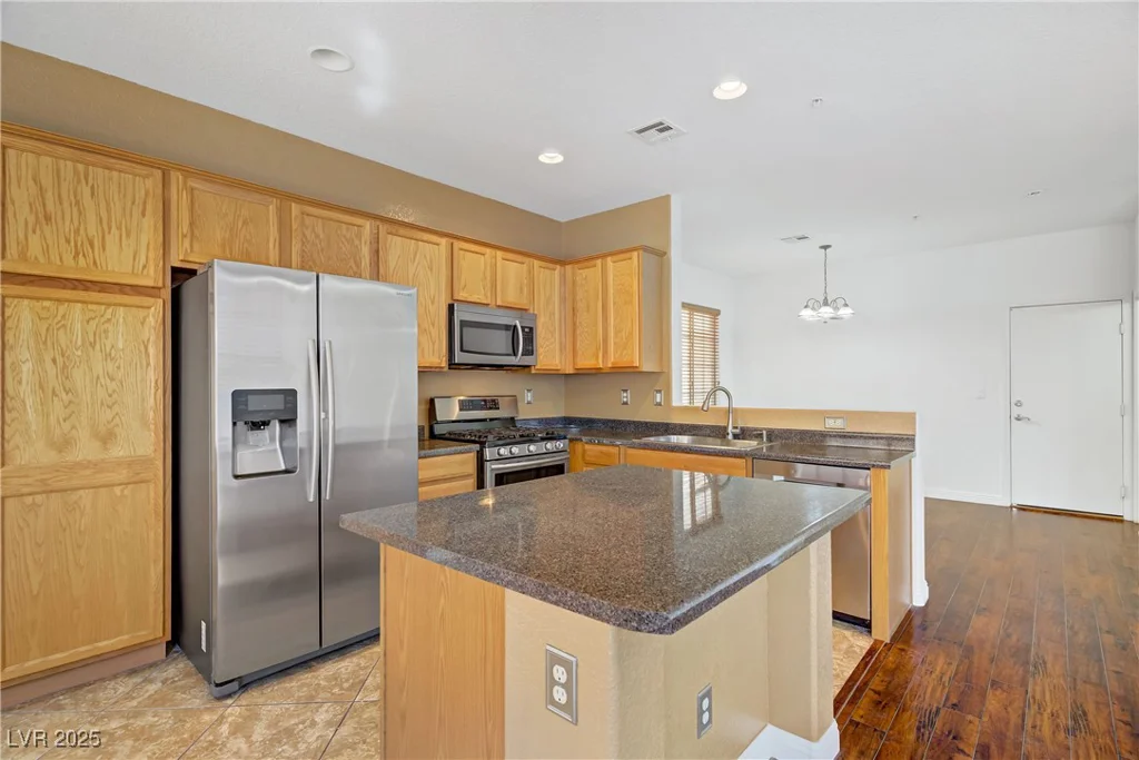 611 White Shark, North Las Vegas, NV 89084