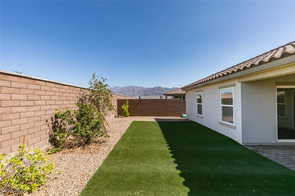 1723 Deep Valley, North Las Vegas, NV 89084