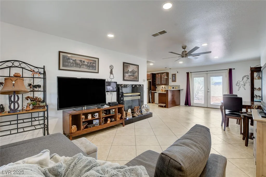 221 Thunder, Las Vegas, NV 89145