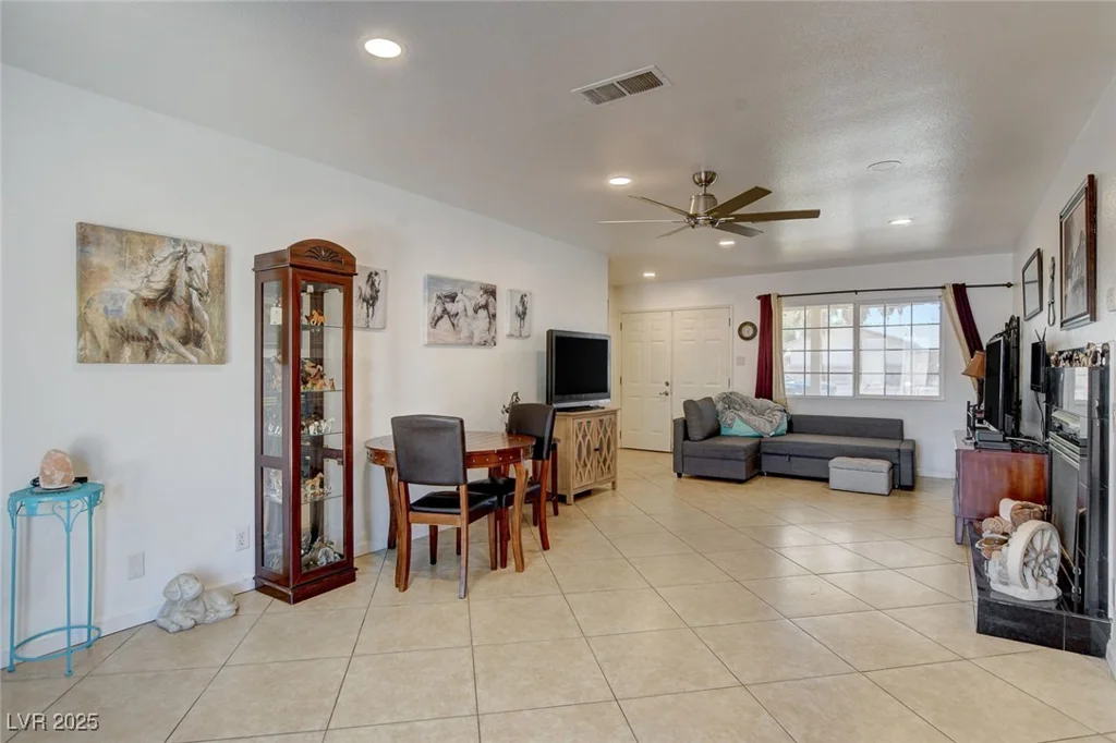 221 Thunder, Las Vegas, NV 89145