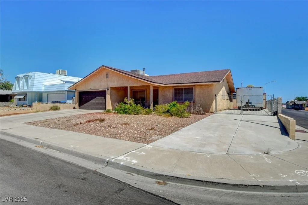 221 Thunder, Las Vegas, NV 89145