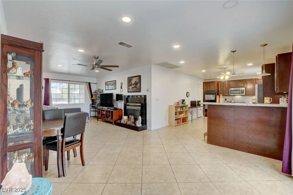 221 Thunder, Las Vegas, NV 89145
