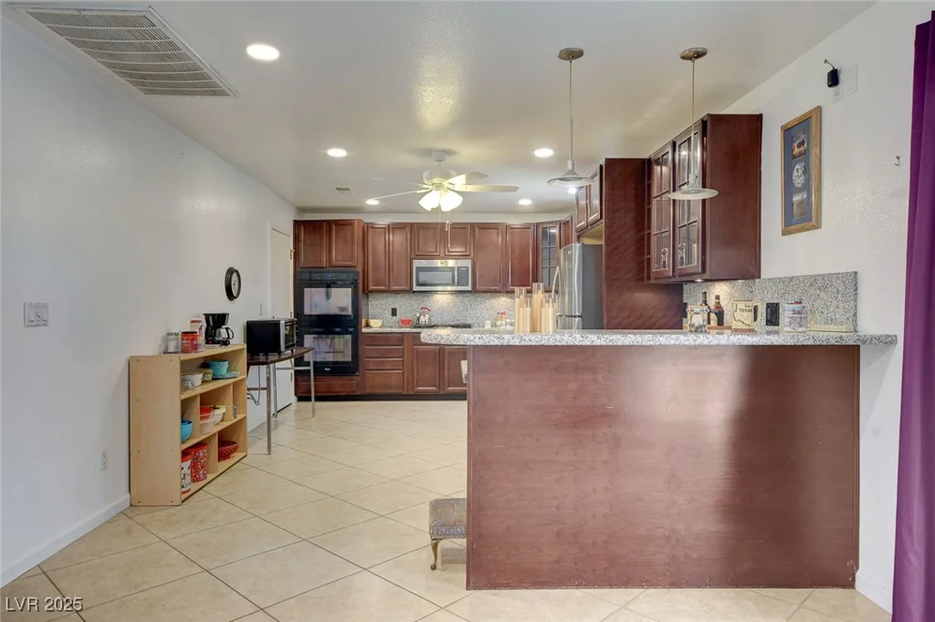 221 Thunder, Las Vegas, NV 89145