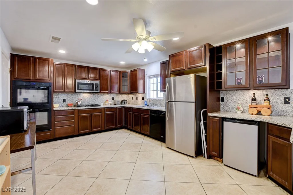 221 Thunder, Las Vegas, NV 89145