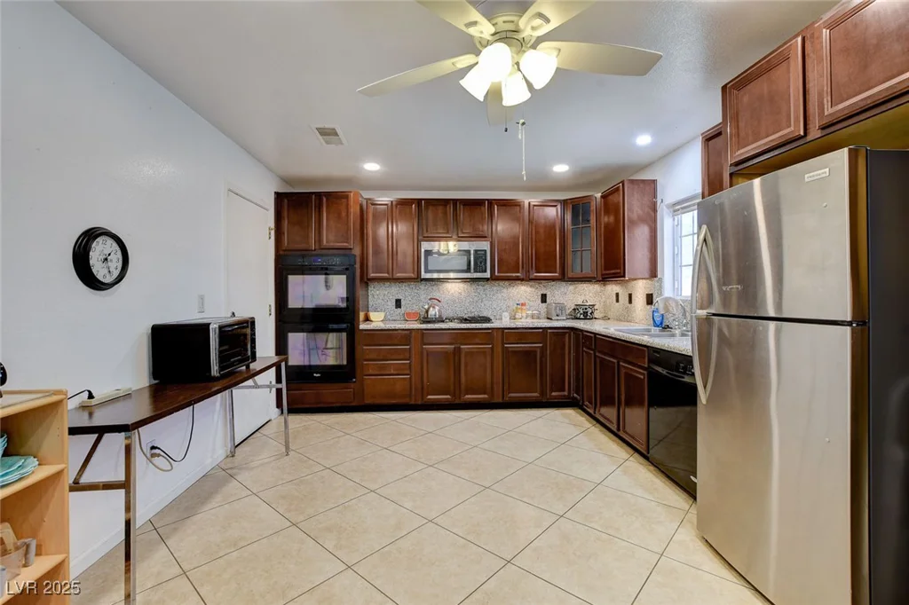221 Thunder, Las Vegas, NV 89145