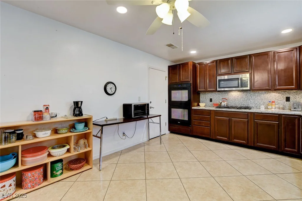 221 Thunder, Las Vegas, NV 89145