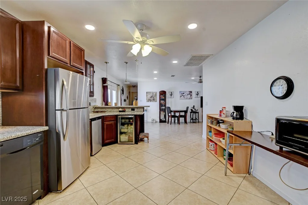 221 Thunder, Las Vegas, NV 89145