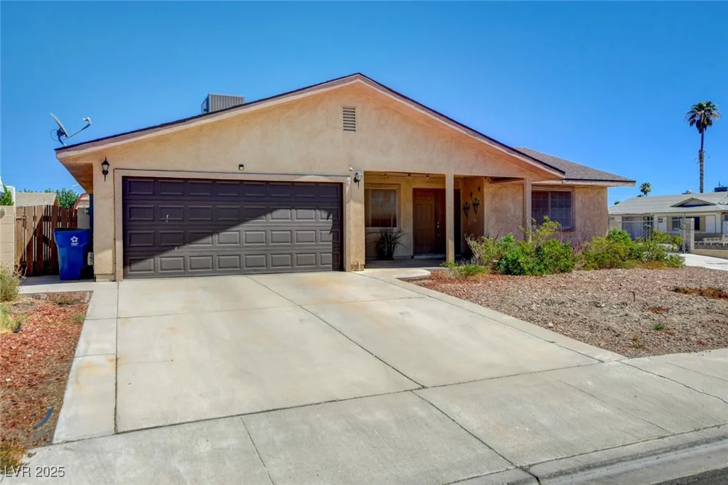 221 Thunder, Las Vegas, NV 89145