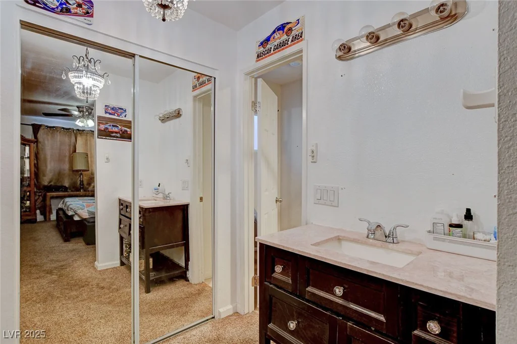 221 Thunder, Las Vegas, NV 89145