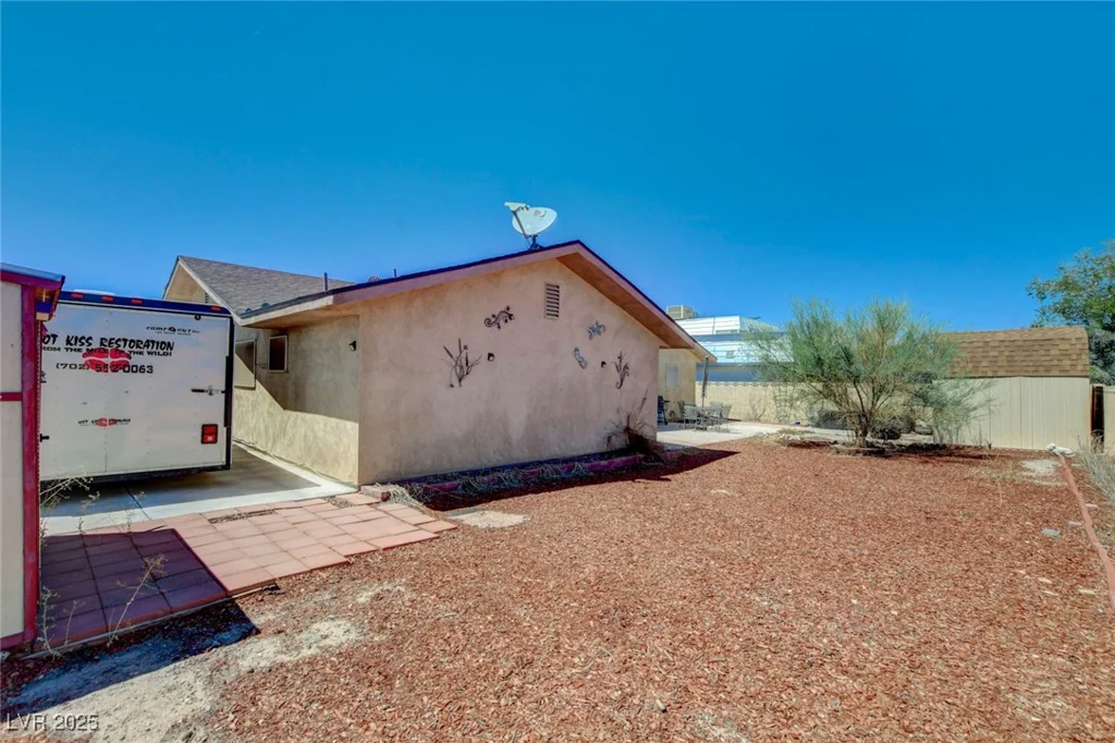 221 Thunder, Las Vegas, NV 89145
