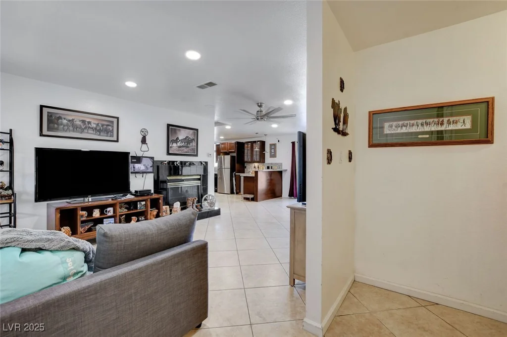 221 Thunder, Las Vegas, NV 89145