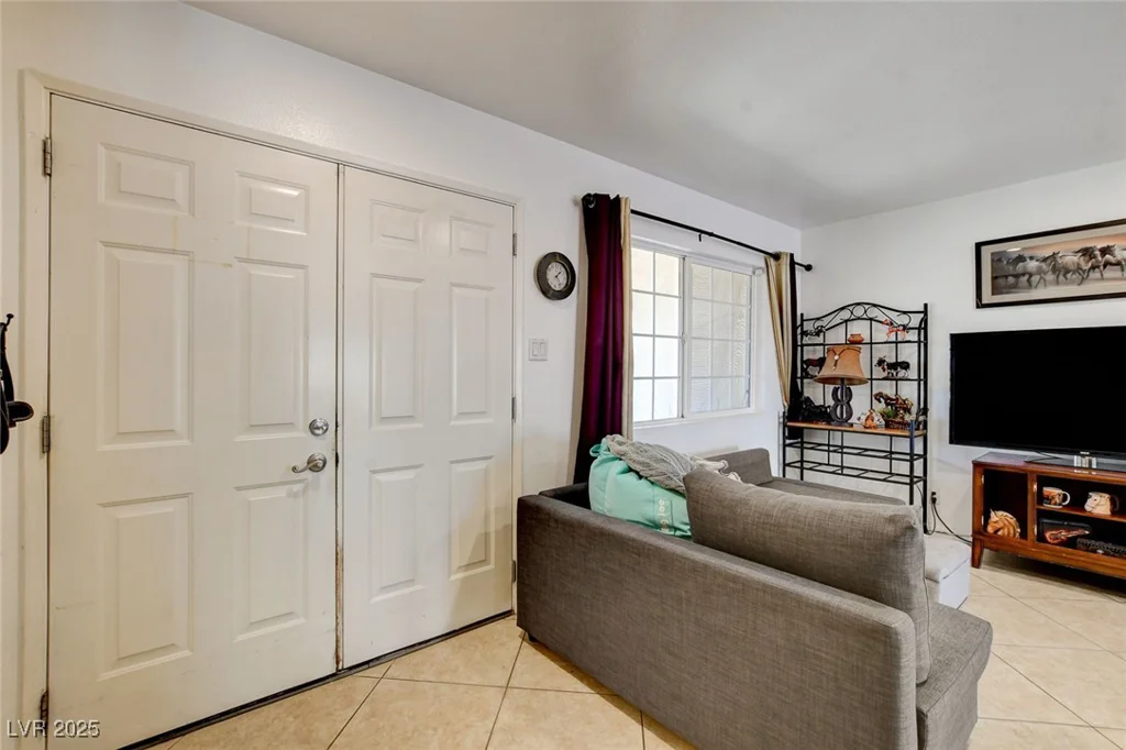 221 Thunder, Las Vegas, NV 89145