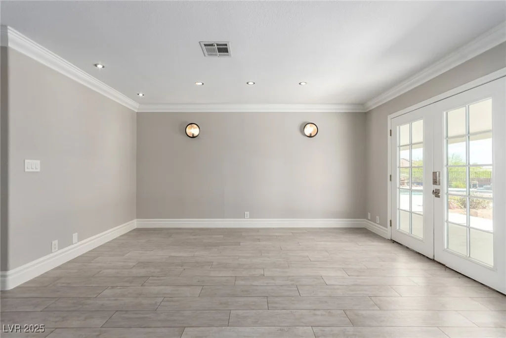 485 Robindale, Las Vegas, NV 89123