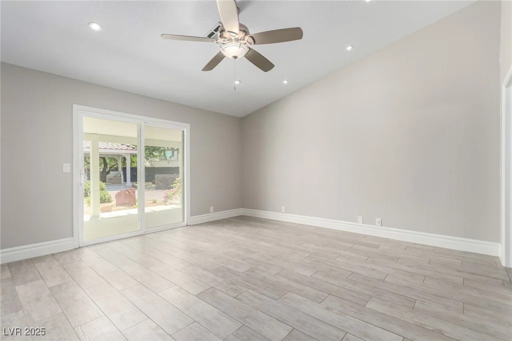 485 Robindale, Las Vegas, NV 89123