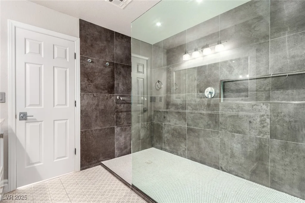 485 Robindale, Las Vegas, NV 89123