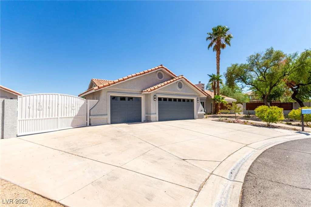 485 Robindale, Las Vegas, NV 89123