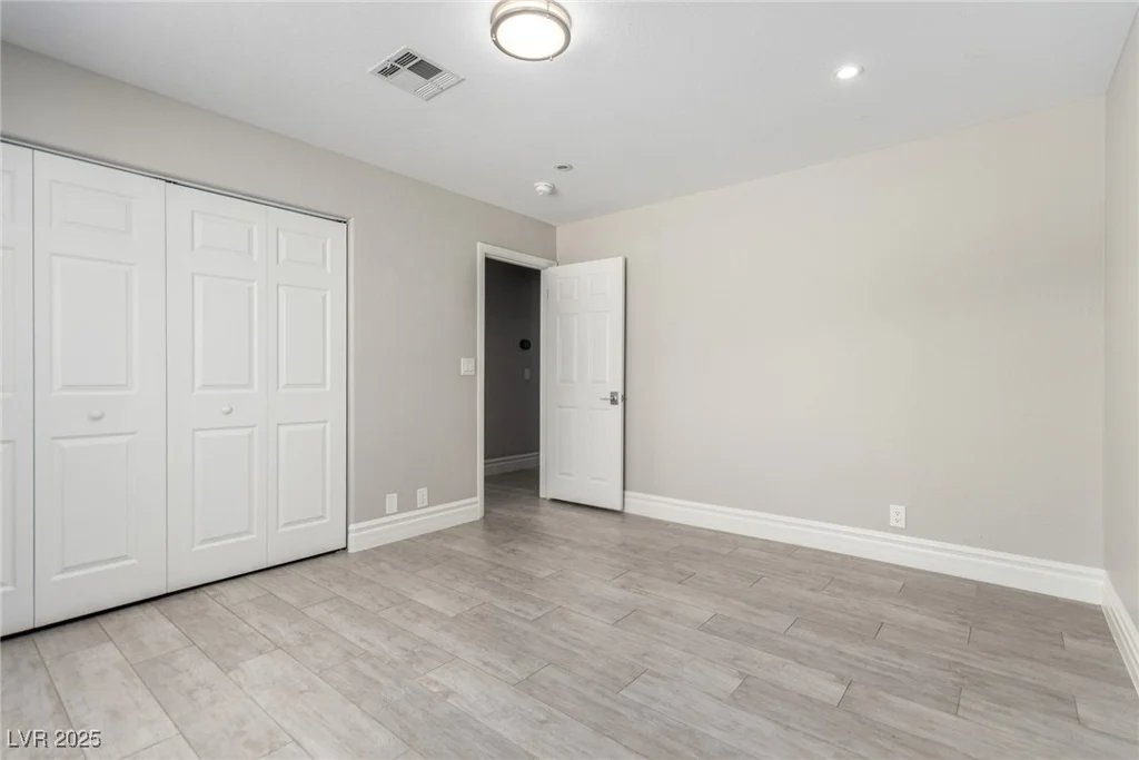 485 Robindale, Las Vegas, NV 89123