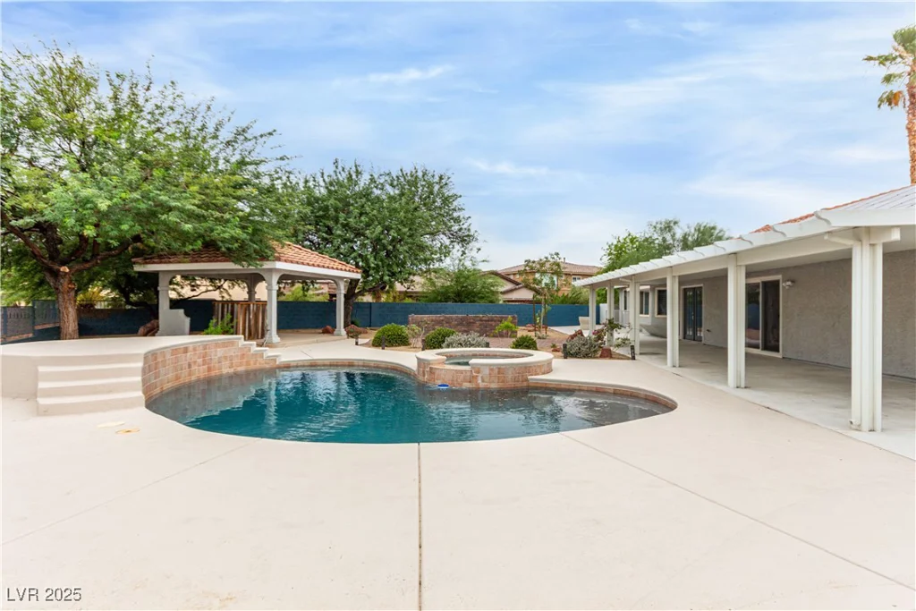 485 Robindale, Las Vegas, NV 89123