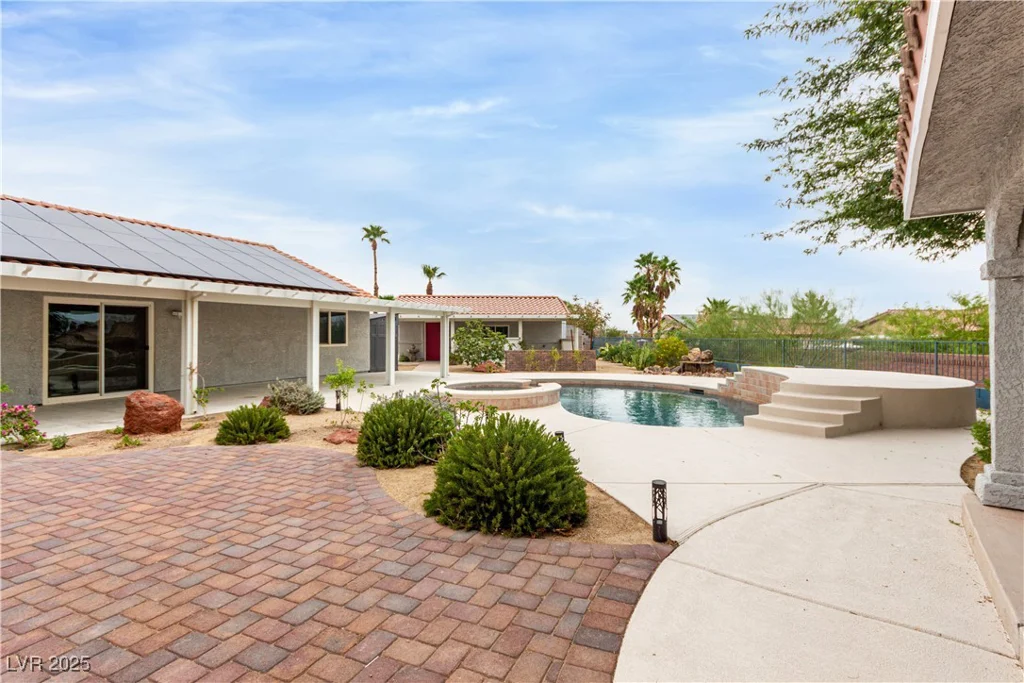 485 Robindale, Las Vegas, NV 89123