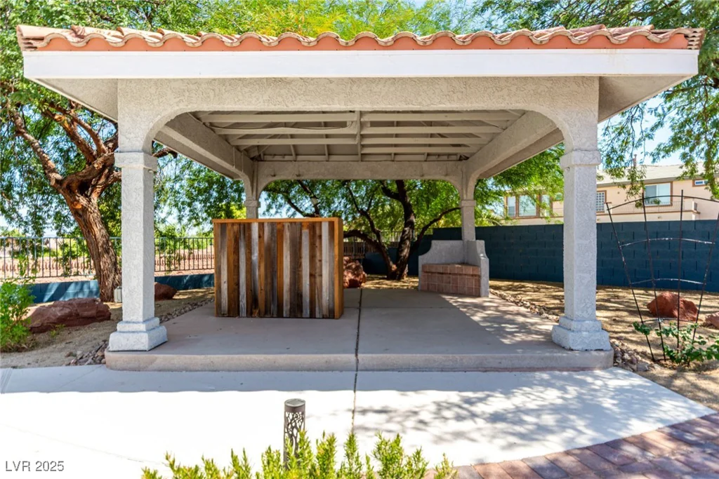 485 Robindale, Las Vegas, NV 89123