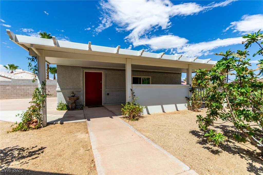 485 Robindale, Las Vegas, NV 89123