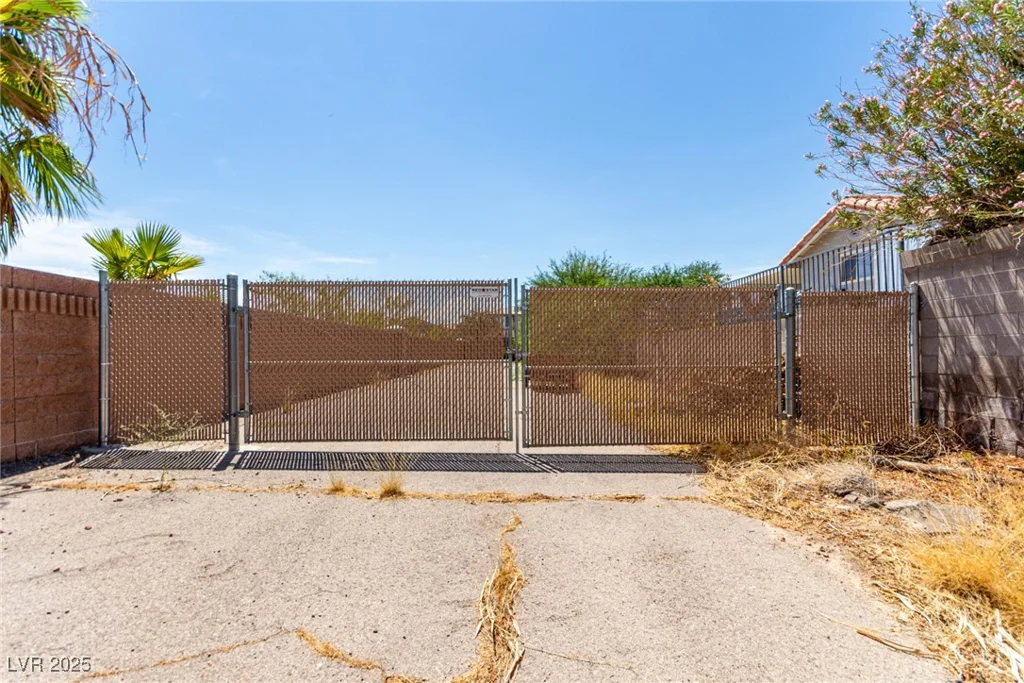 485 Robindale, Las Vegas, NV 89123