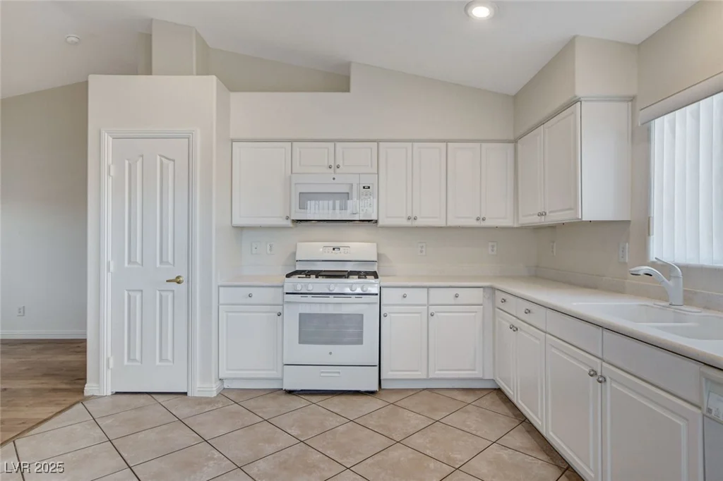 8624 Little Fox, Las Vegas, NV 89123