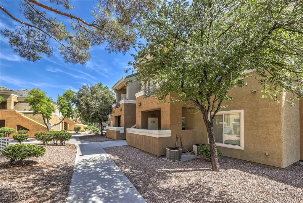 8070 Russell, Las Vegas, NV 89113