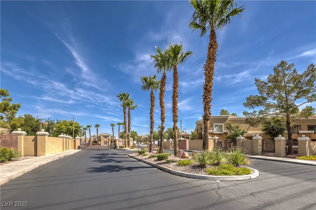 8070 Russell, Las Vegas, NV 89113