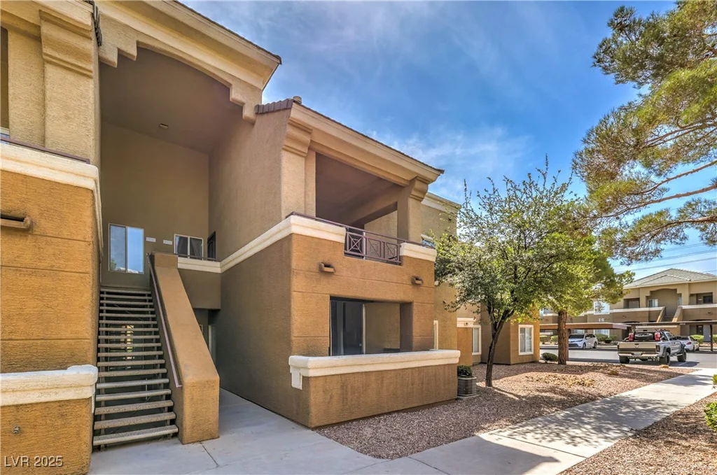 8070 Russell, Las Vegas, NV 89113