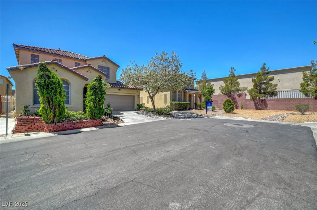 6797 Cardoness, Las Vegas, NV 89139