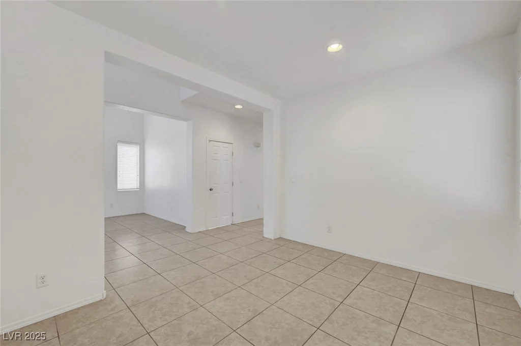 6797 Cardoness, Las Vegas, NV 89139