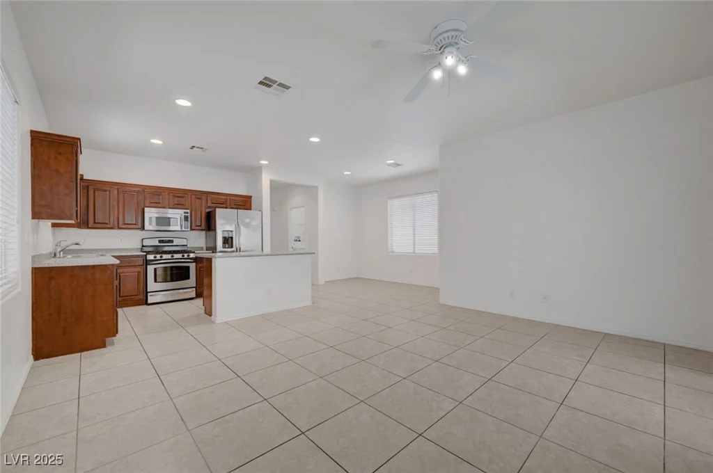 6797 Cardoness, Las Vegas, NV 89139